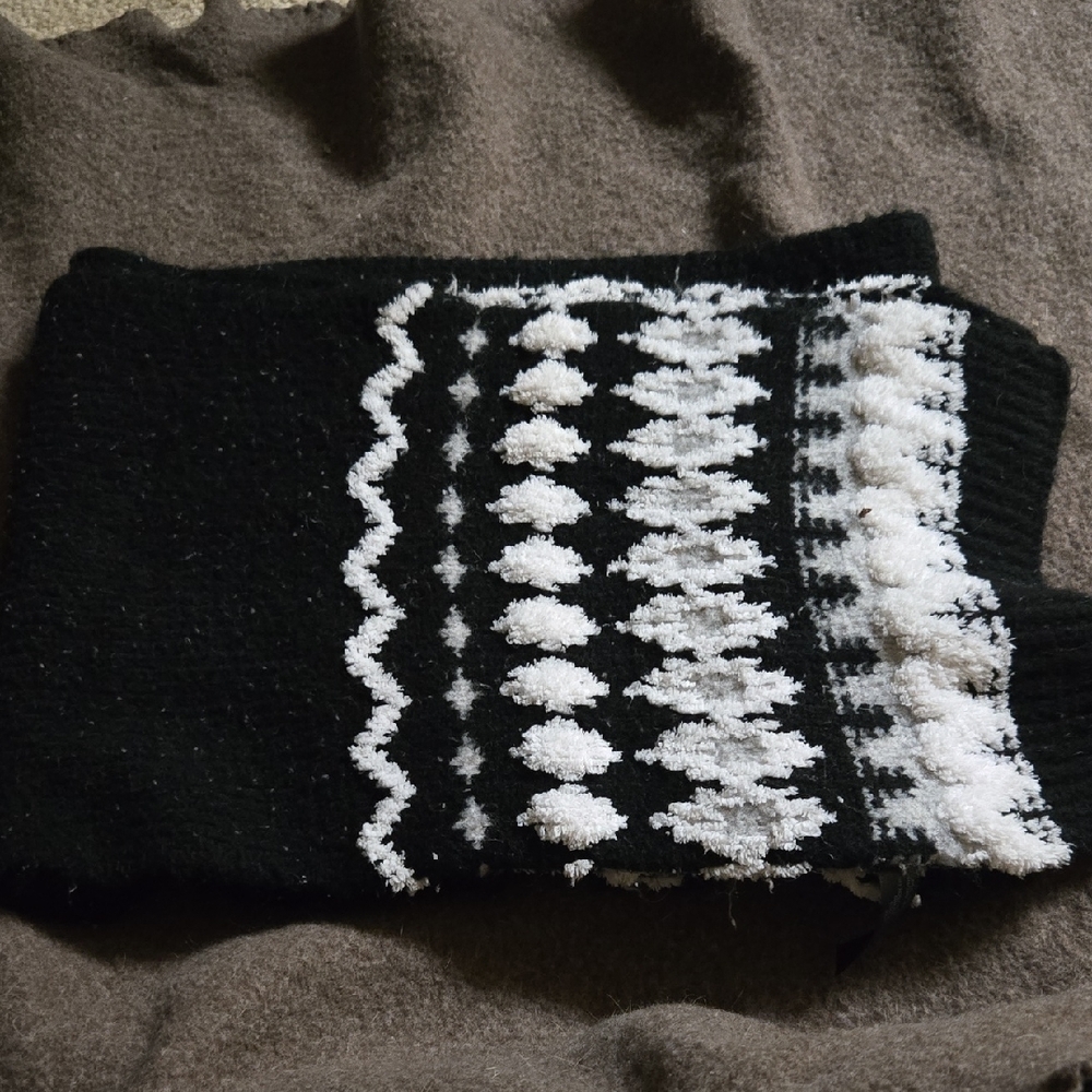 Black and White Knit Scarf